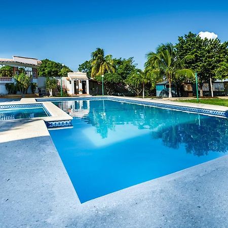 Готель Capital O Oxtankah,Chetumal Bay Calderitas Екстер'єр фото