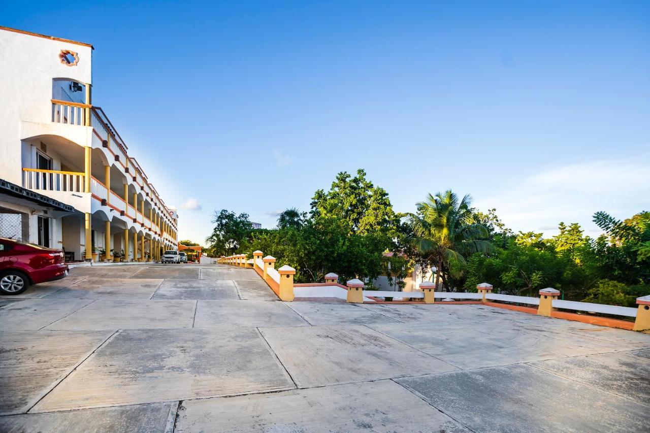Готель Capital O Oxtankah,Chetumal Bay Calderitas Екстер'єр фото