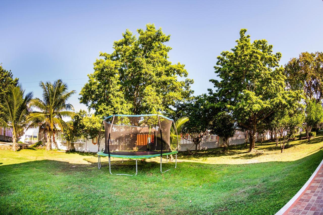 Готель Capital O Oxtankah,Chetumal Bay Calderitas Екстер'єр фото
