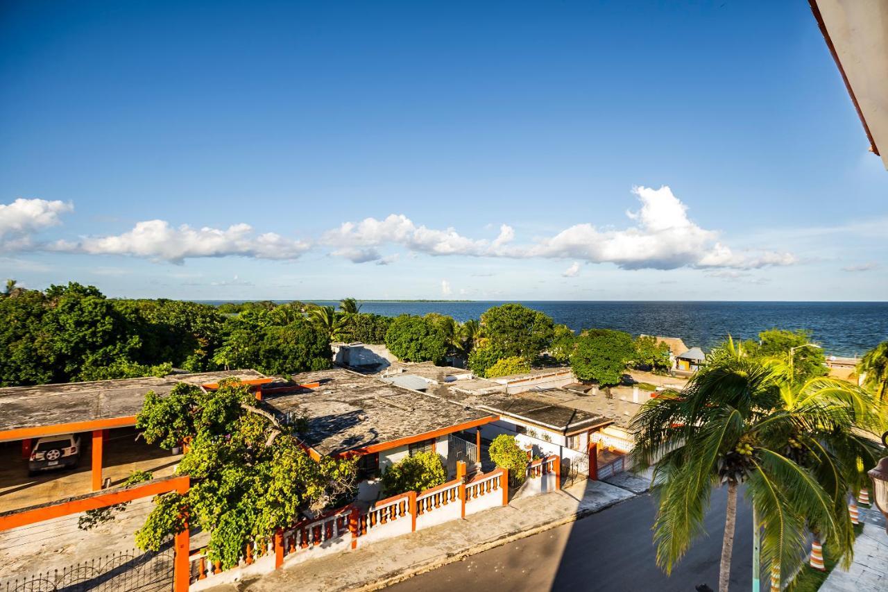 Готель Capital O Oxtankah,Chetumal Bay Calderitas Екстер'єр фото